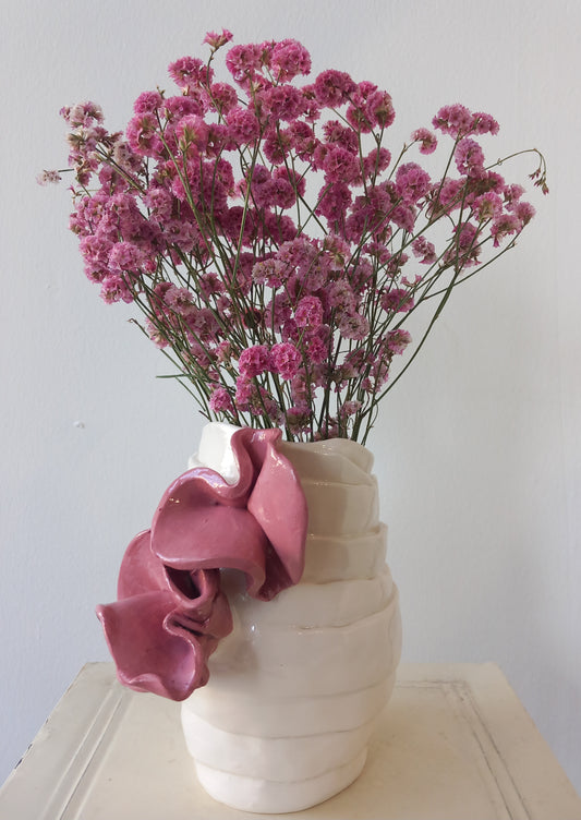 Vaso con applicazione floreale